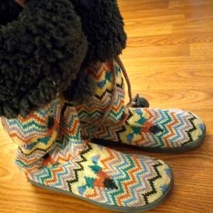 MukLuks Women's Medium 7-8 Multi Colored